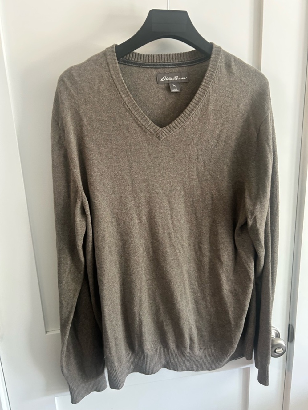 Eddie Bauer Men's V-Neck Sweater in Olive